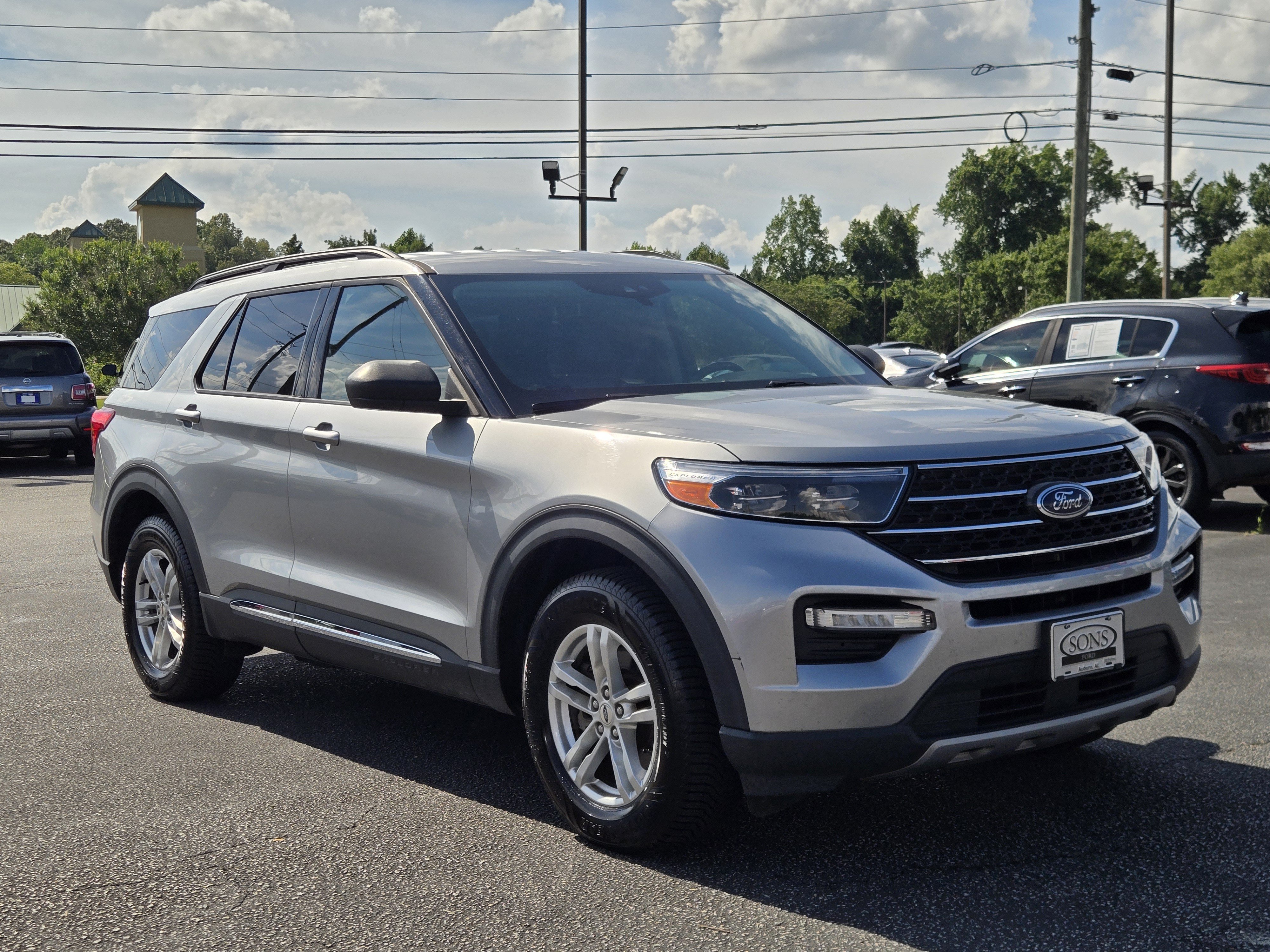 Certified 2023 Ford Explorer XLT w/ Equipment Group 202A AWD/4WD image 4