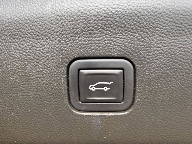 Used 2024 Buick Enclave Premium AWD/4WD image 13