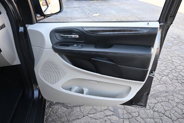 Used 2018 Dodge Grand Caravan SE w/ UConnect Hands-Free Group FWD image 21