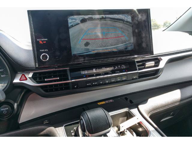 Used 2025 Toyota Sienna XLE FWD image 14