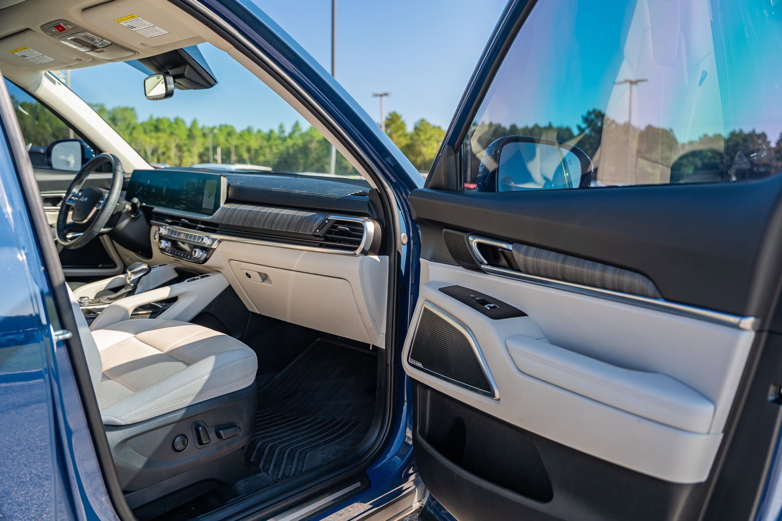 Used 2024 Kia Telluride SX w/ Towing Package image 12