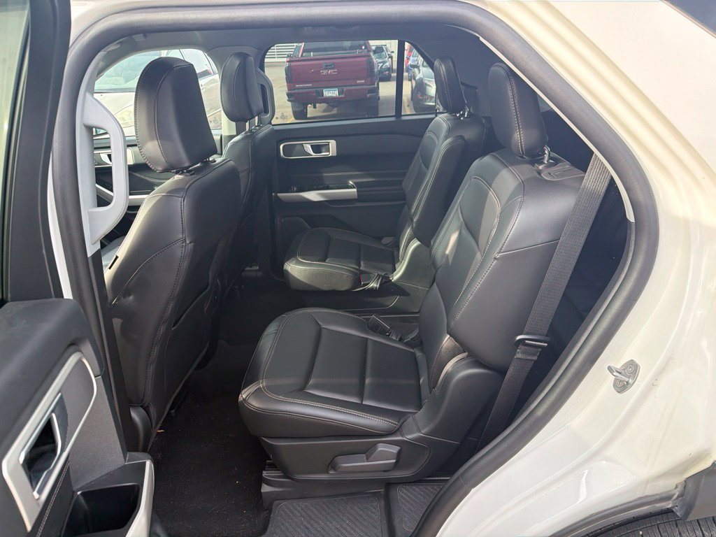 Certified 2023 Ford Explorer XLT w/ Equipment Group 202A AWD/4WD image 9