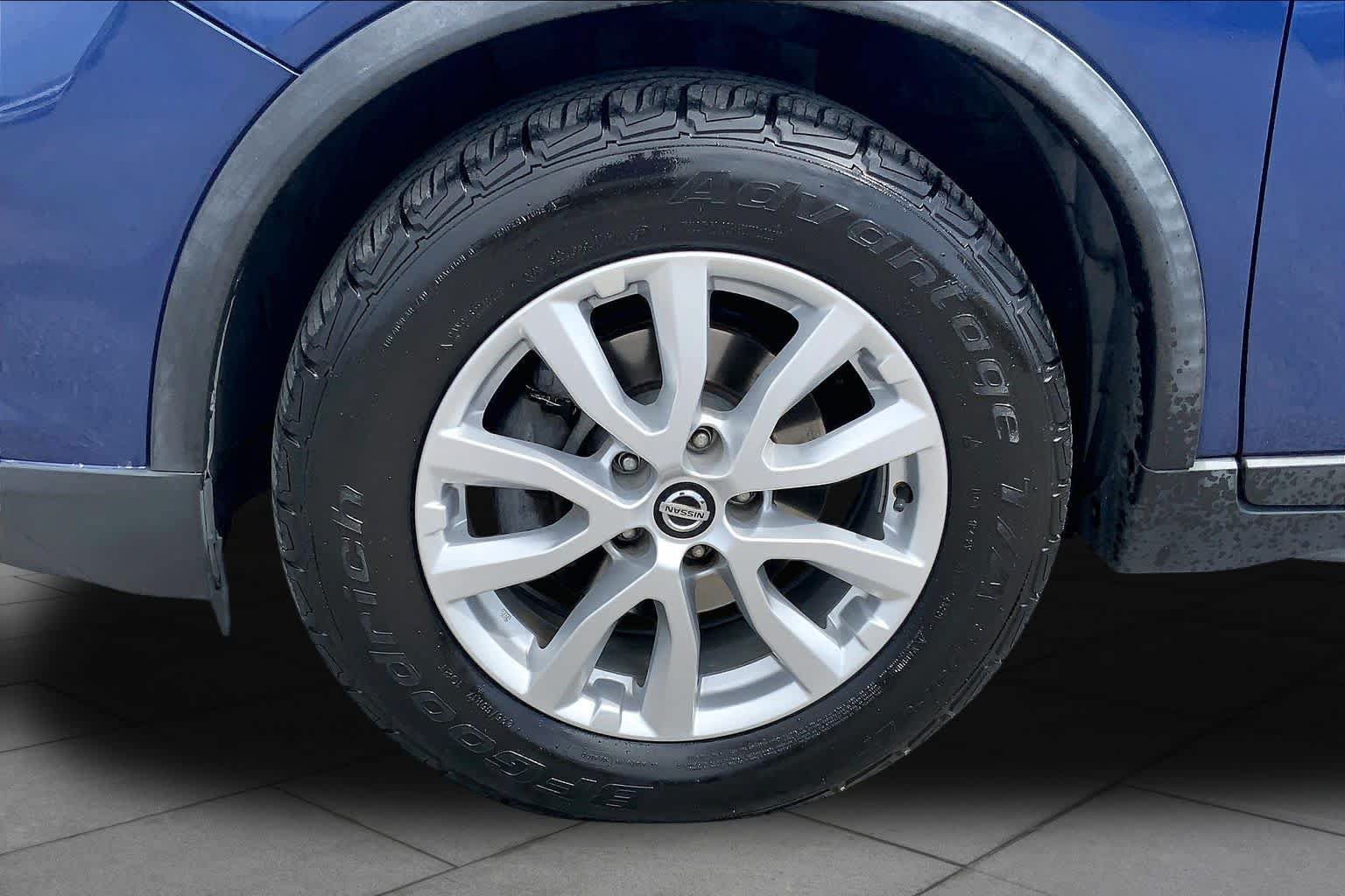 Used 2018 Nissan Rogue SV FWD image 11