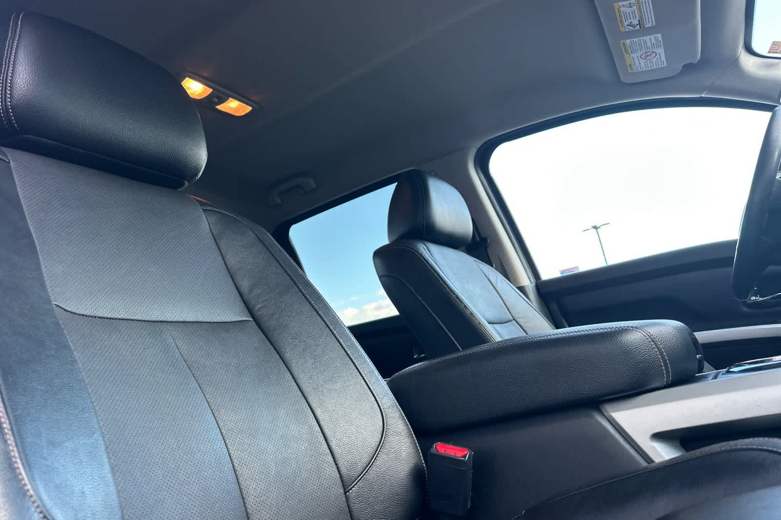 Used 2017 Nissan Titan SL AWD/4WD image 16