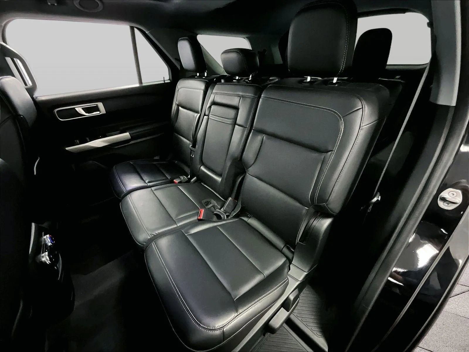 Certified 2022 Ford Explorer XLT w/ Equipment Group 202A image 25