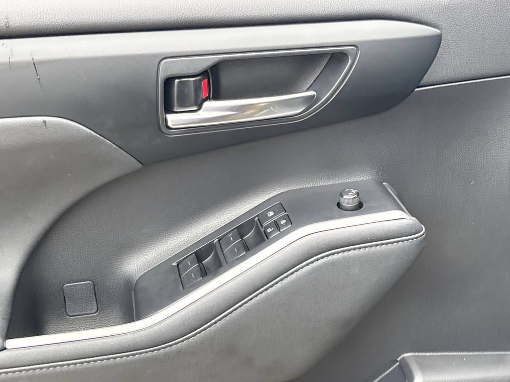 Used 2023 Toyota Highlander XLE FWD image 17