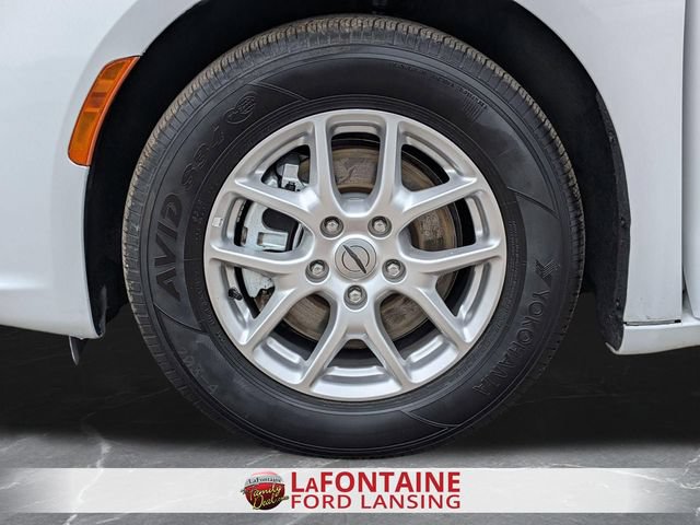 Used 2024 Chrysler Pacifica Touring-L FWD image 32