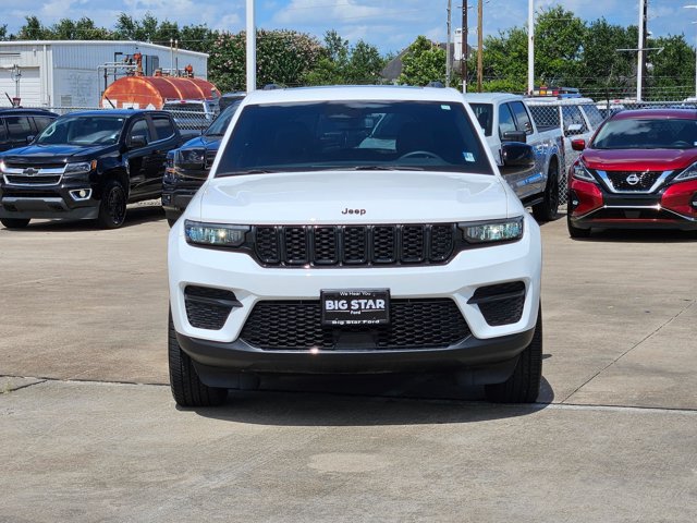 Used 2023 Jeep Grand Cherokee Altitude RWD image 8