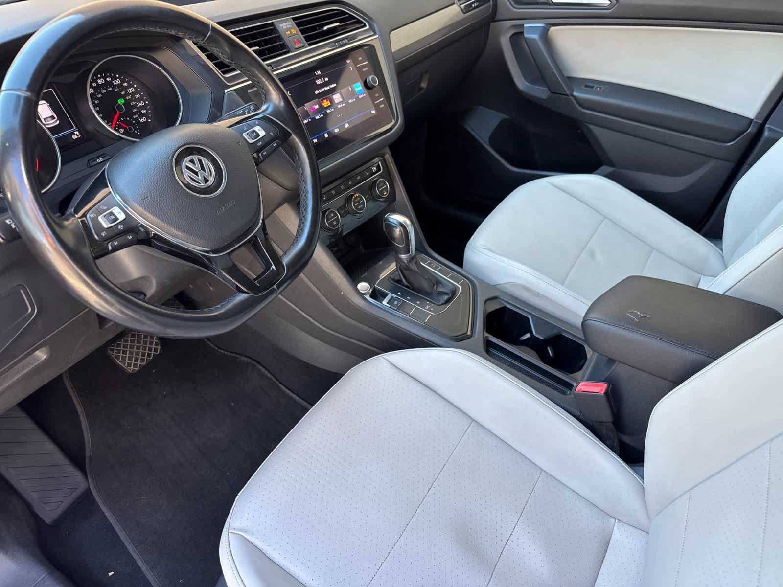 Used 2019 Volkswagen Tiguan SE w/ Panoramic Sunroof Package FWD image 11