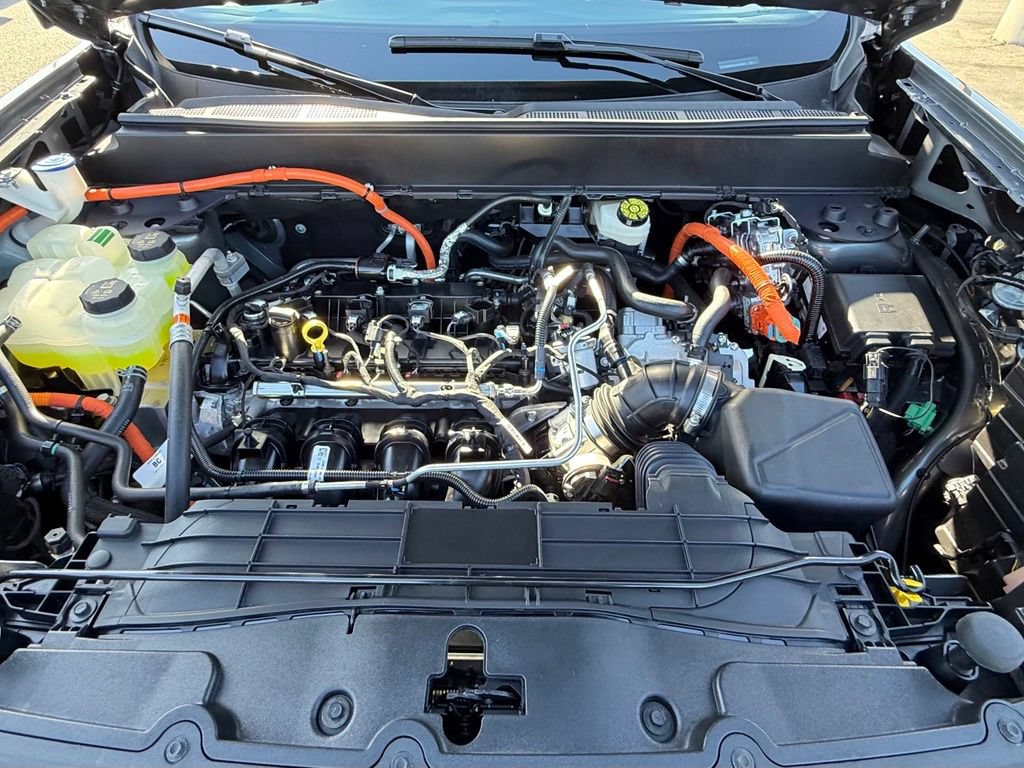 Certified 2025 Ford Maverick XL FWD image 29