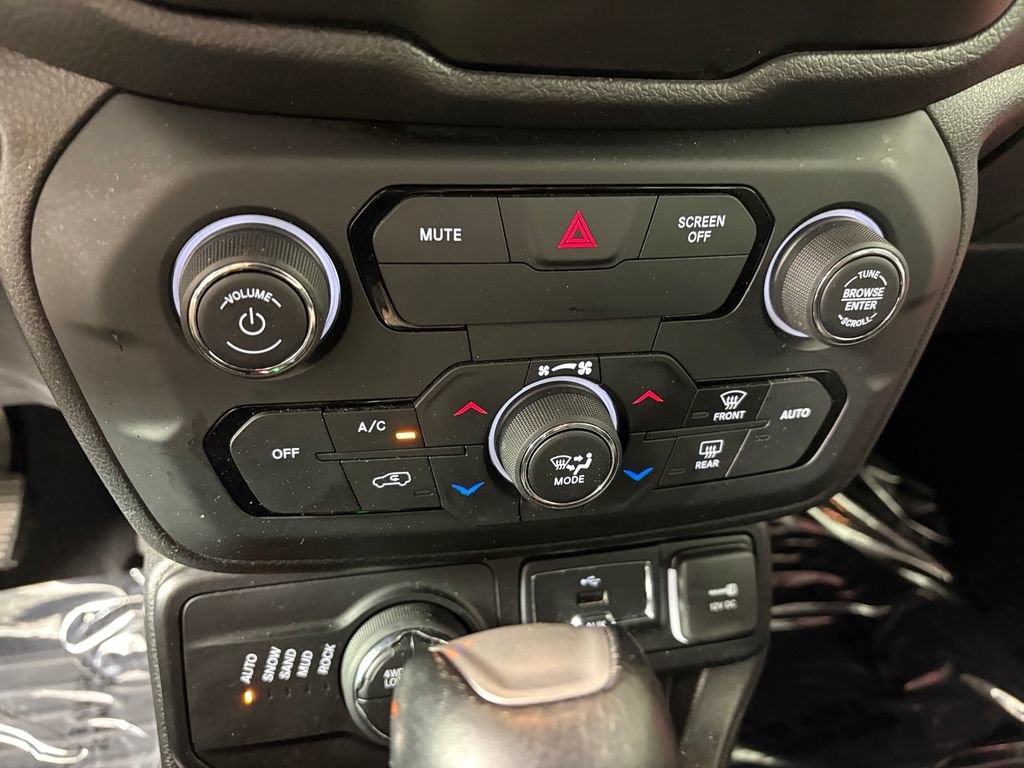 Used 2018 Jeep Renegade Trailhawk AWD/4WD image 20