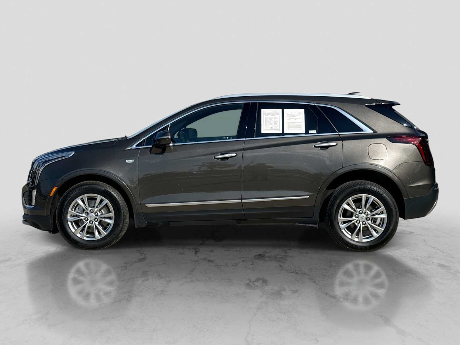 Used 2020 Cadillac XT5 Premium Luxury w/ LPO, Floor Liner Package AWD/4WD image 2