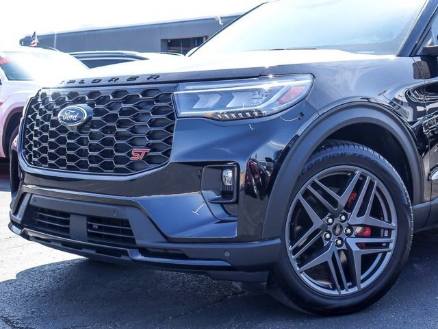 Certified 2025 Ford Explorer ST AWD/4WD image 3