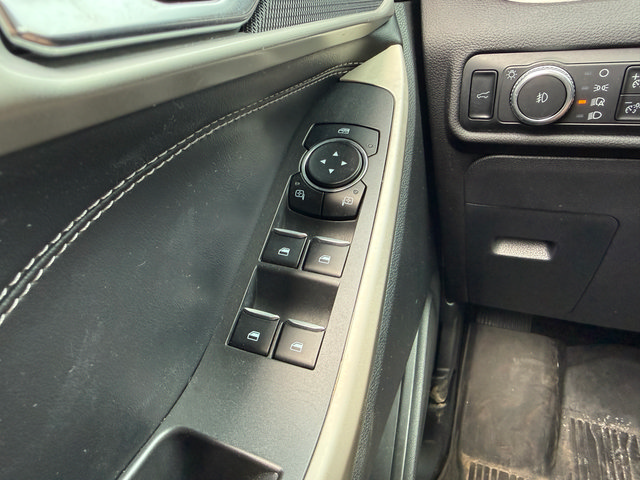 Certified 2022 Ford Explorer XLT w/ Equipment Group 202A AWD/4WD image 23