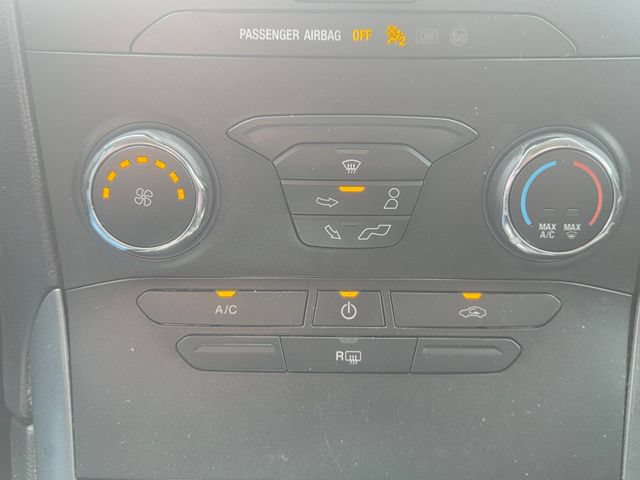 Certified 2019 Ford Edge SE FWD image 32