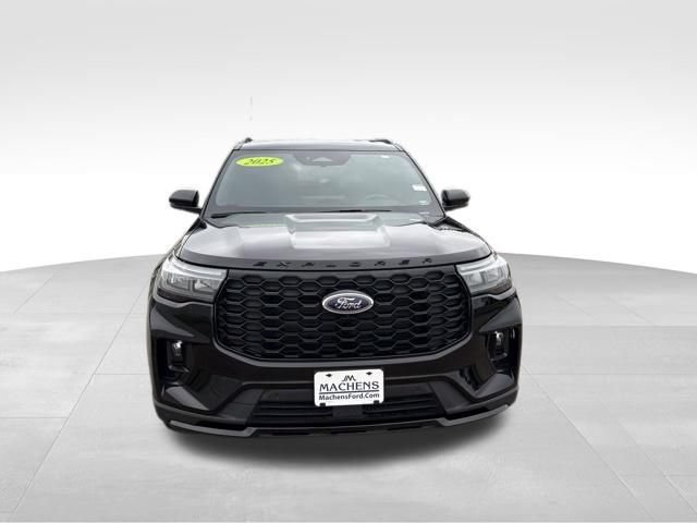 Certified 2025 Ford Explorer ST-Line AWD/4WD image 9
