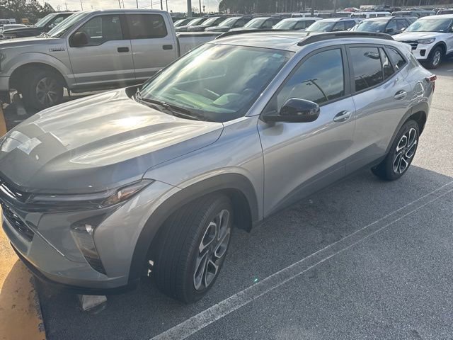 Used 2025 Chevrolet Trax RS w/ Sunroof Package image 1