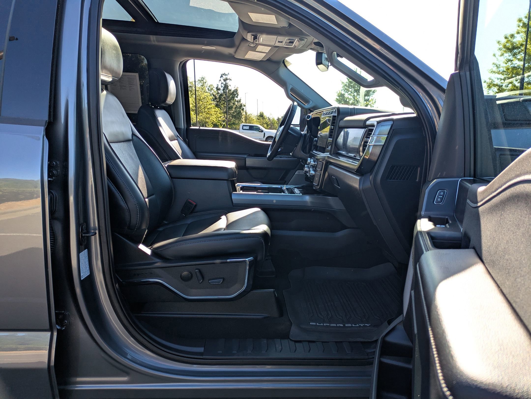 Certified 2024 Ford F350 Lariat w/ Lariat Ultimate Package AWD/4WD image 40