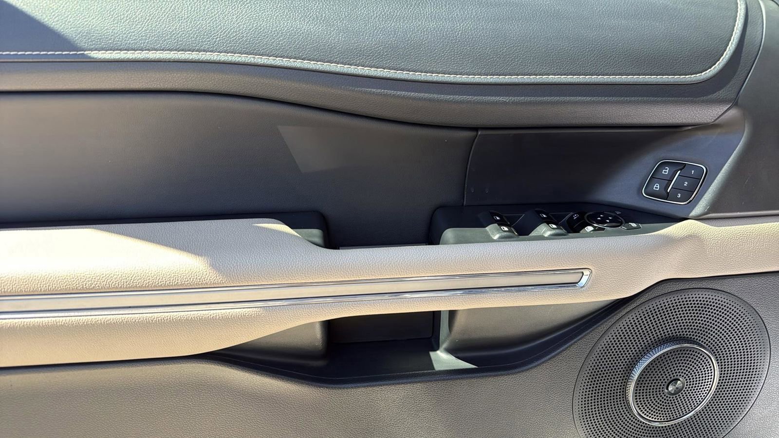 Certified 2023 Ford Expedition Limited image 12