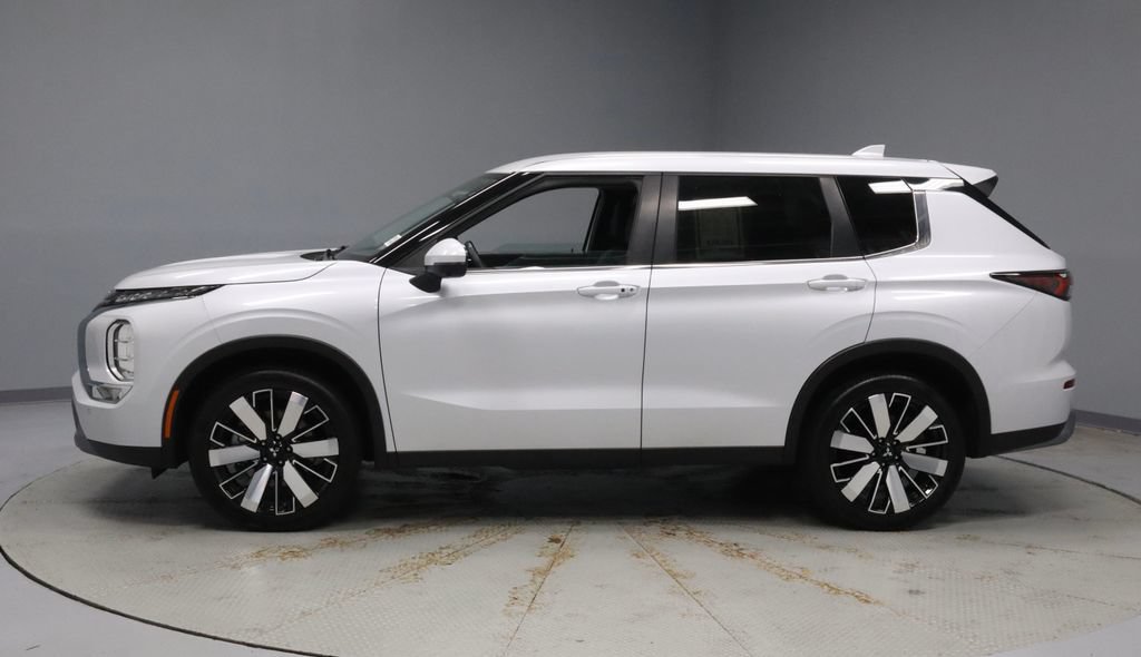 Used 2025 Mitsubishi Outlander SE FWD image 8