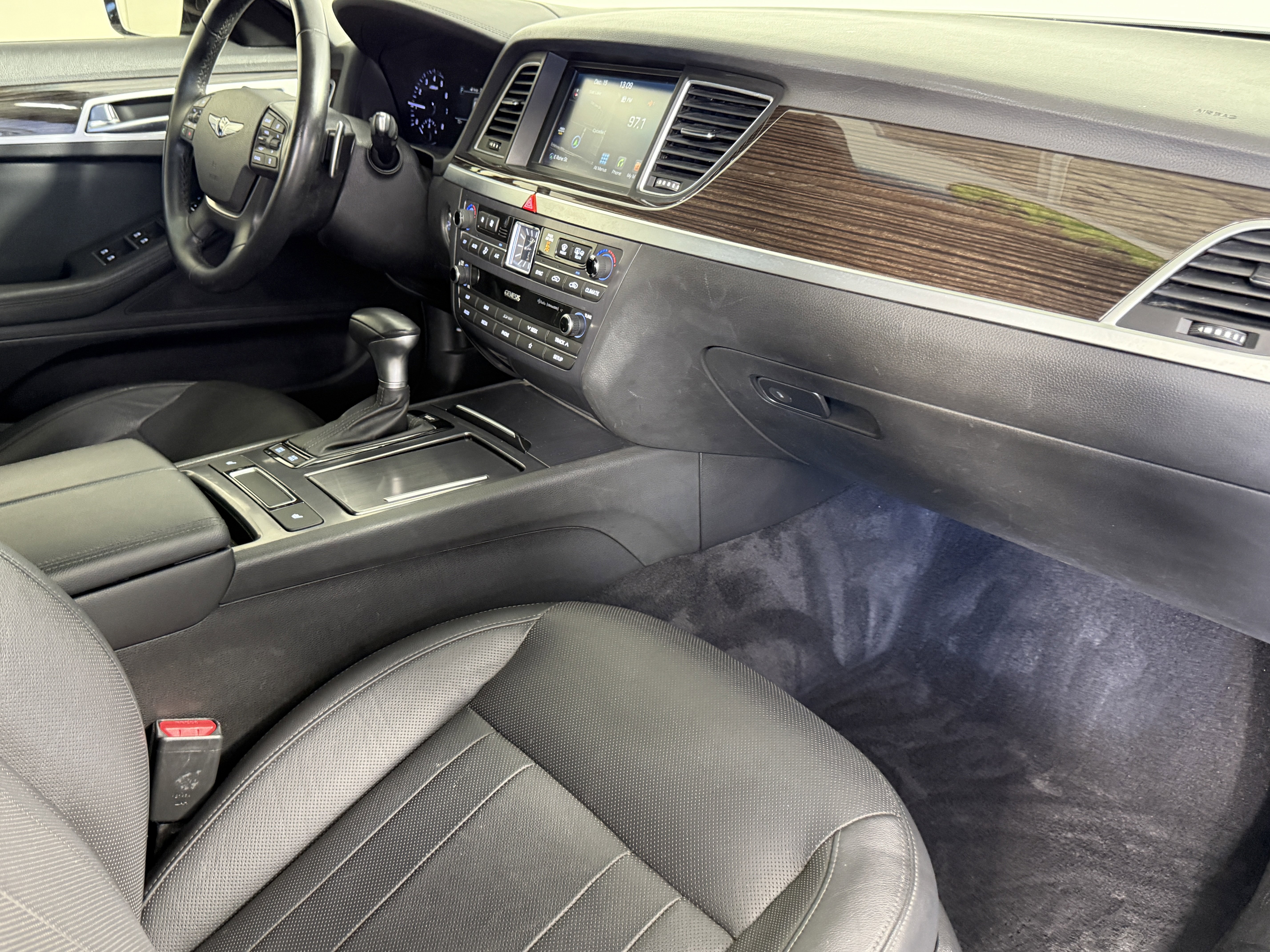 Used 2019 Genesis G80 3.8 image 9