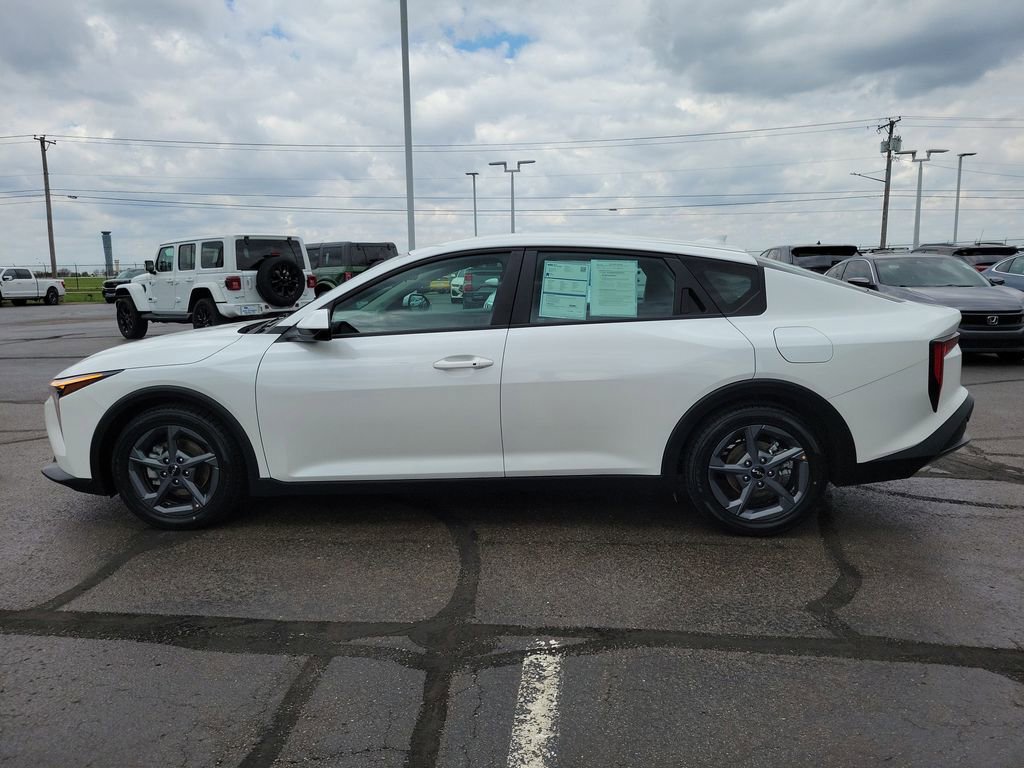 Used 2025 Kia K4 LXS image 2