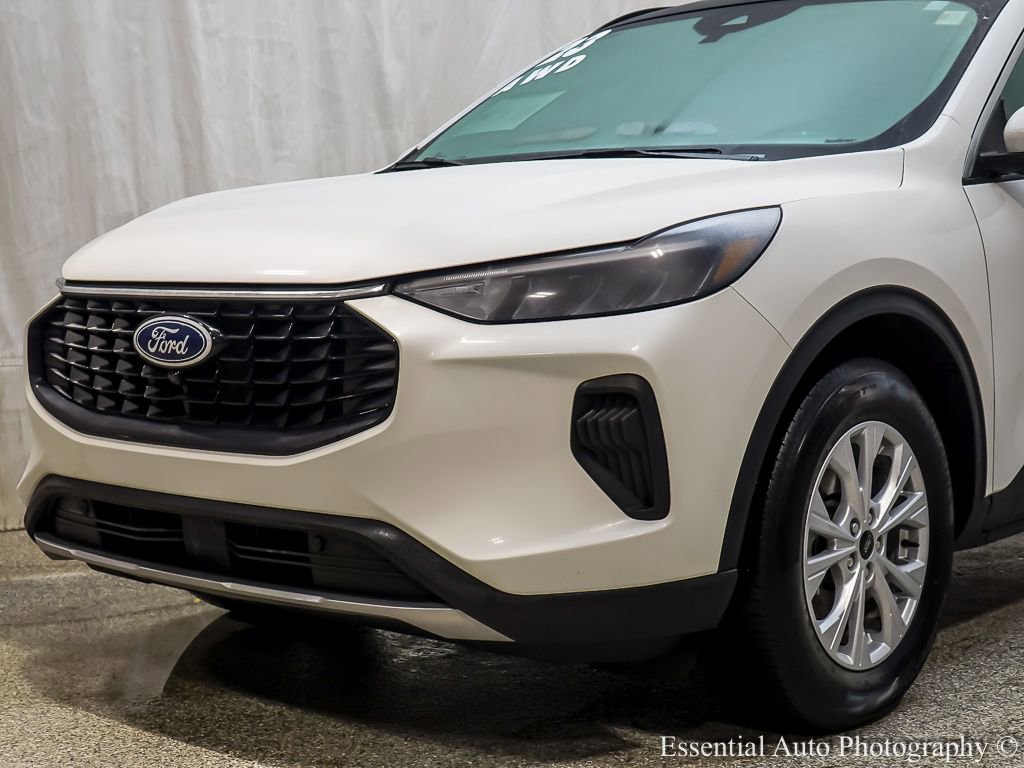 Certified 2023 Ford Escape Active w/ Tech Pack #2 AWD/4WD image 3