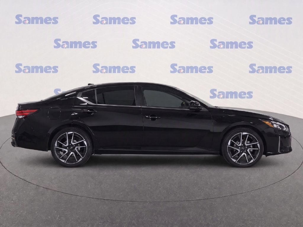 Used 2025 Nissan Sentra SR FWD image 8