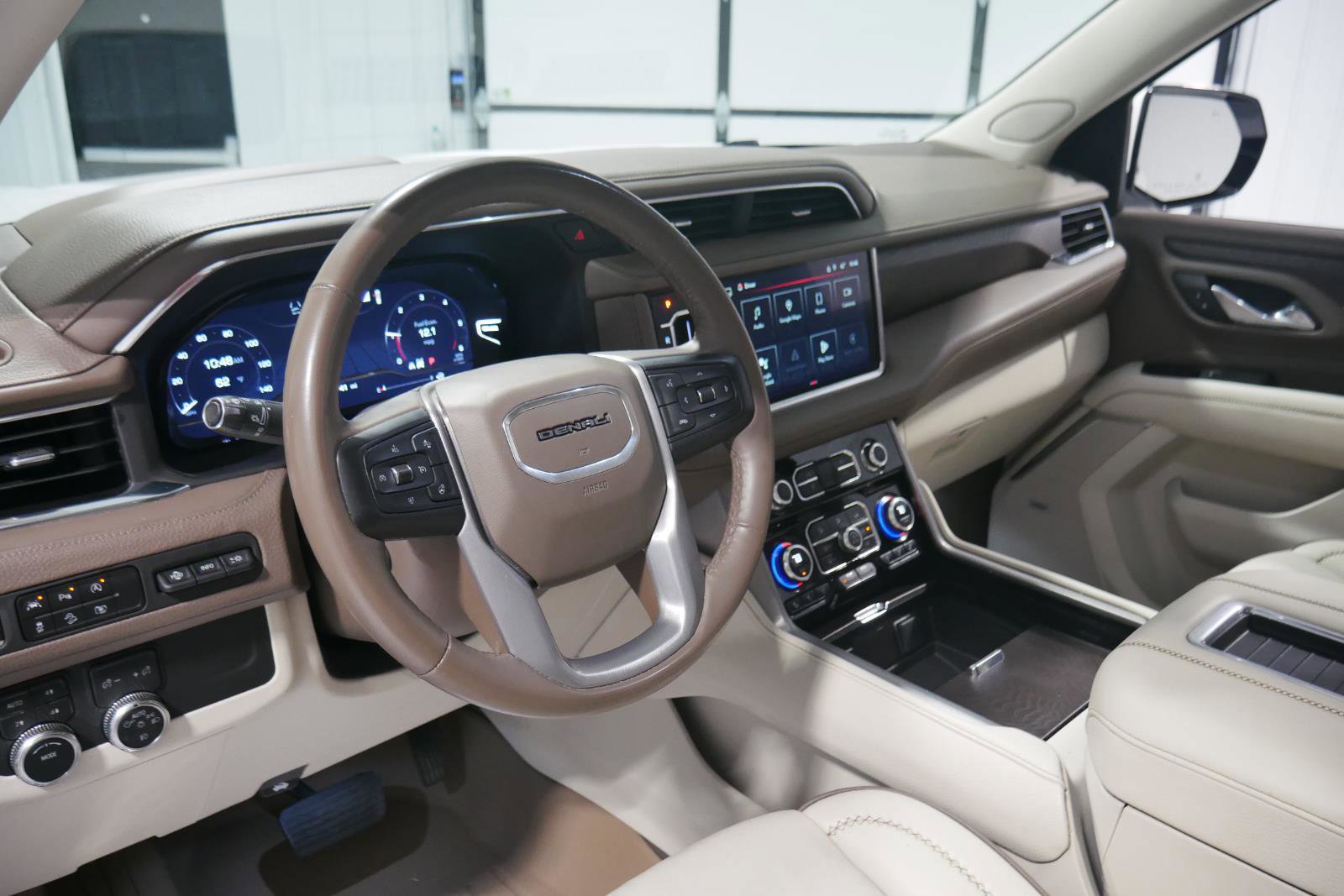 Used 2023 GMC Yukon XL Denali image 9