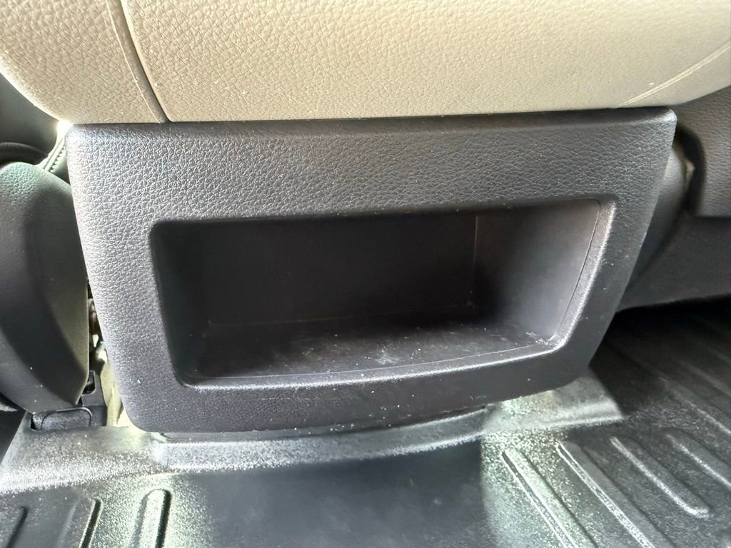 Used 2024 Kia Carnival LX FWD image 31