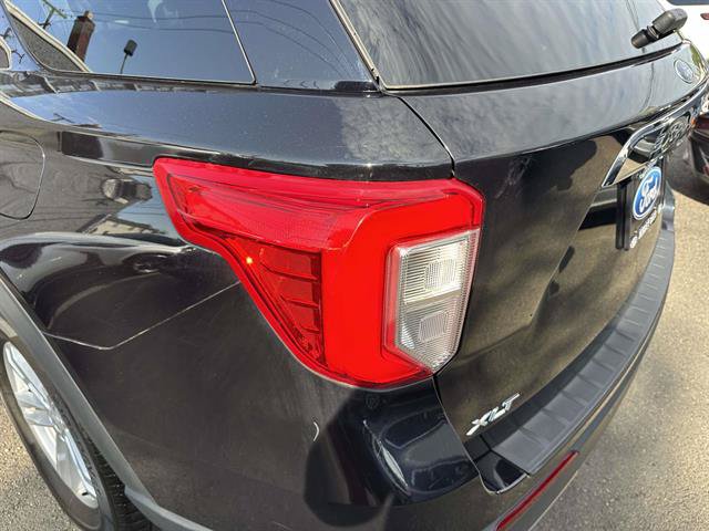 Certified 2022 Ford Explorer XLT w/ Equipment Group 202A AWD/4WD image 6