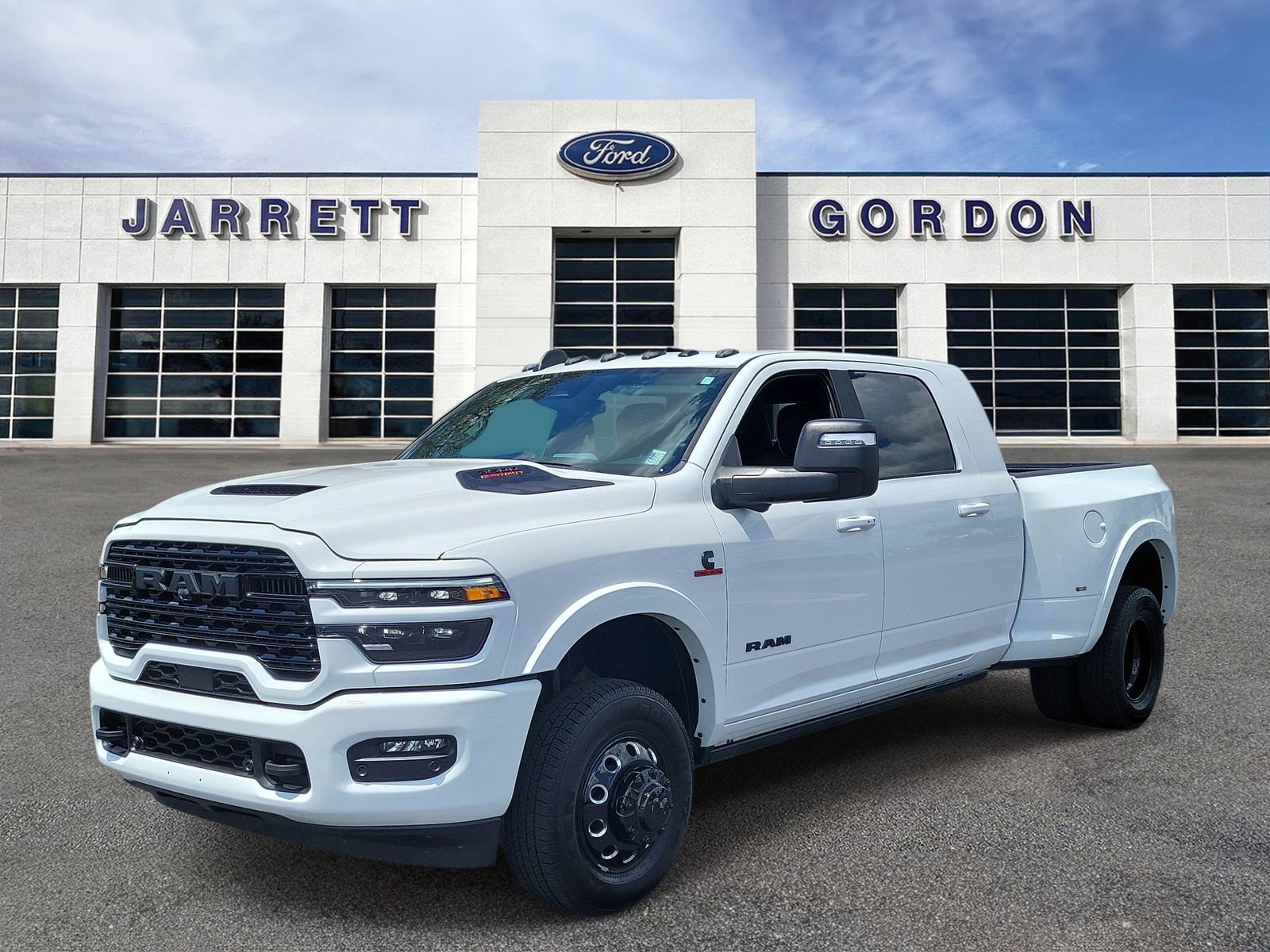 Used 2026 RAM 3500 Limited AWD/4WD image 2