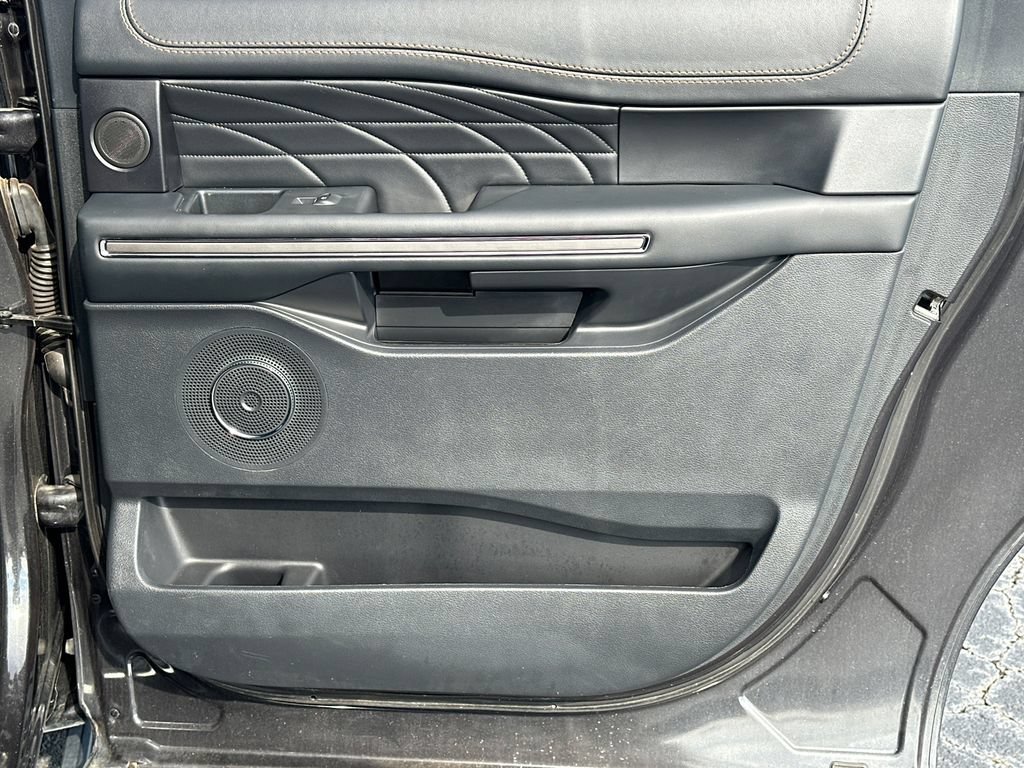 Certified 2022 Ford Expedition Max Platinum RWD image 16