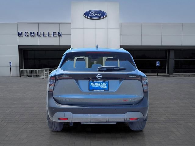 Used 2025 Nissan Kicks SR AWD/4WD image 3