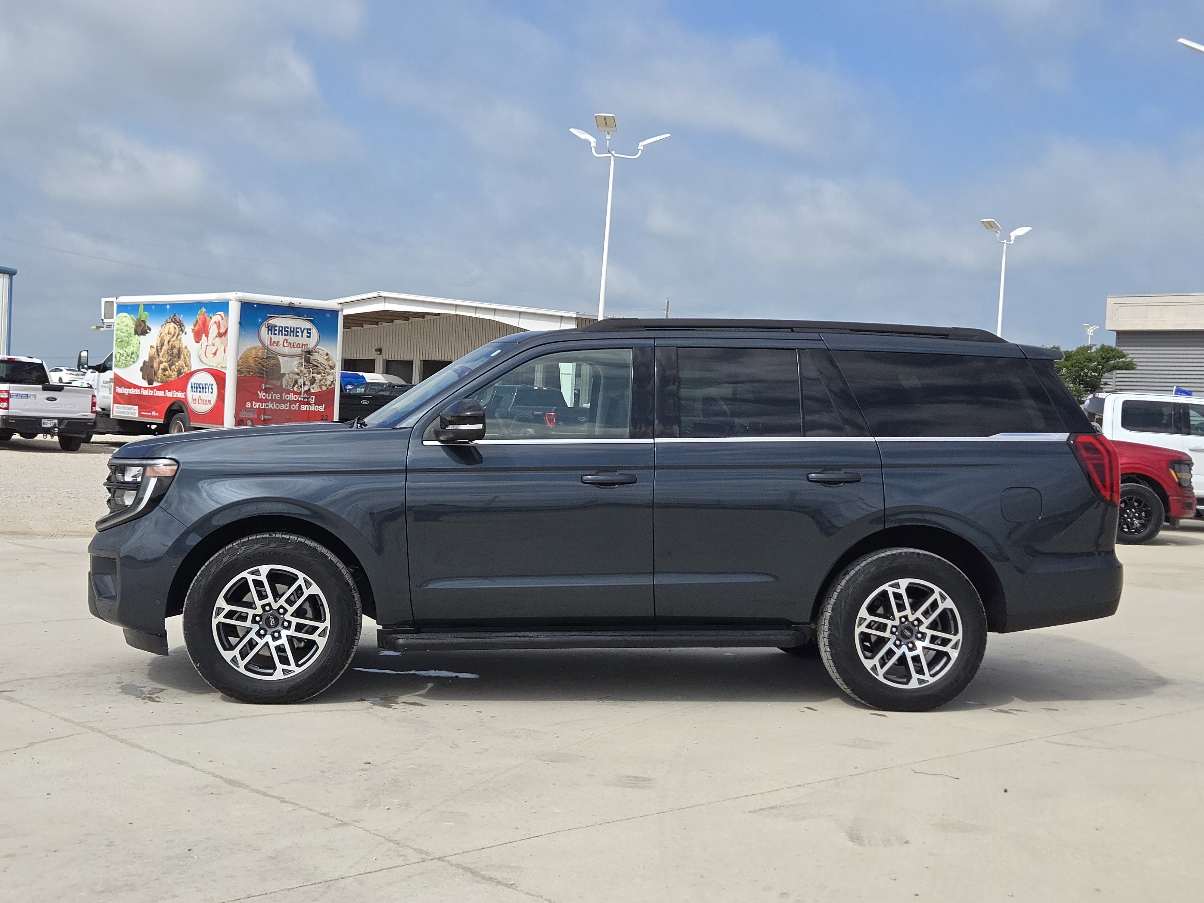 Certified 2025 Ford Expedition Active AWD/4WD image 2
