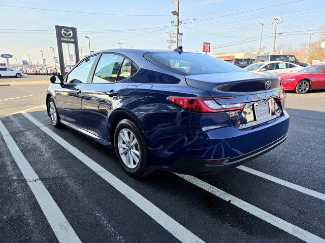 Used 2025 Toyota Camry LE image 3