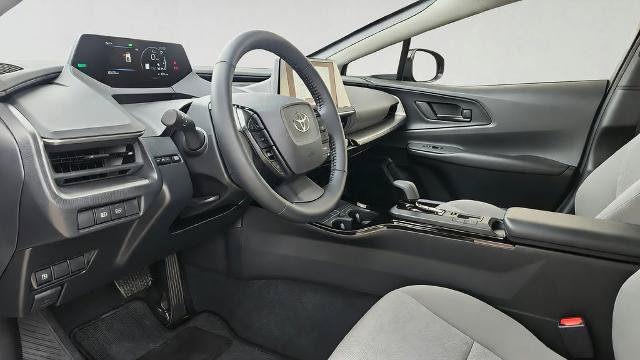 Used 2026 Toyota Prius LE FWD image 9