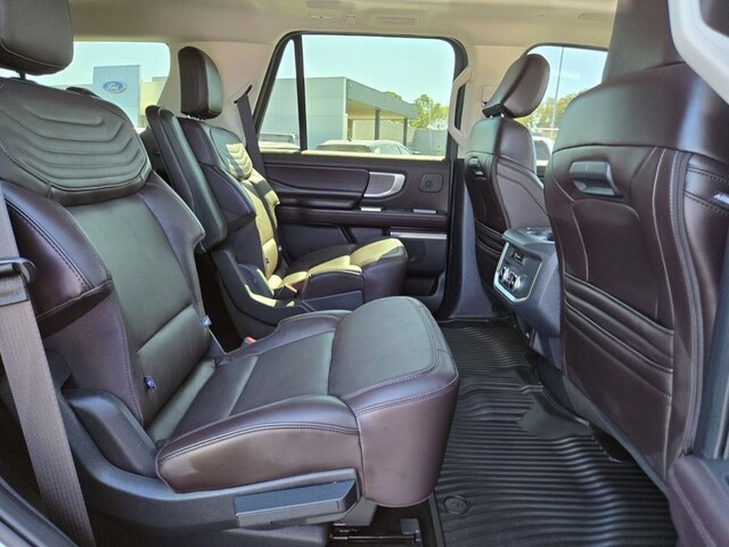 Certified 2025 Ford Expedition Platinum w/ Platinum Ultimate Package AWD/4WD image 21