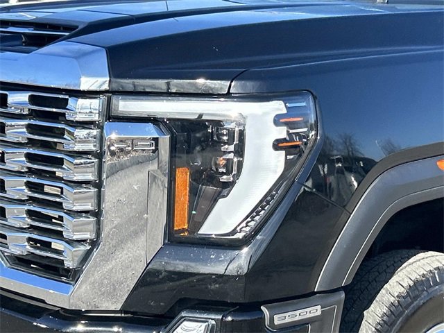 Used 2024 GMC Sierra 3500 Denali w/ Denali Reserve Package image 9