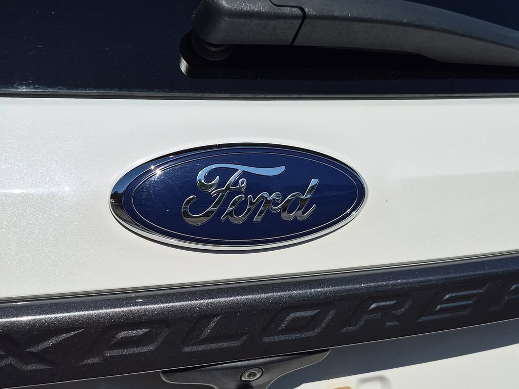 Certified 2017 Ford Explorer XLT w/ Equipment Group 202A AWD/4WD image 35