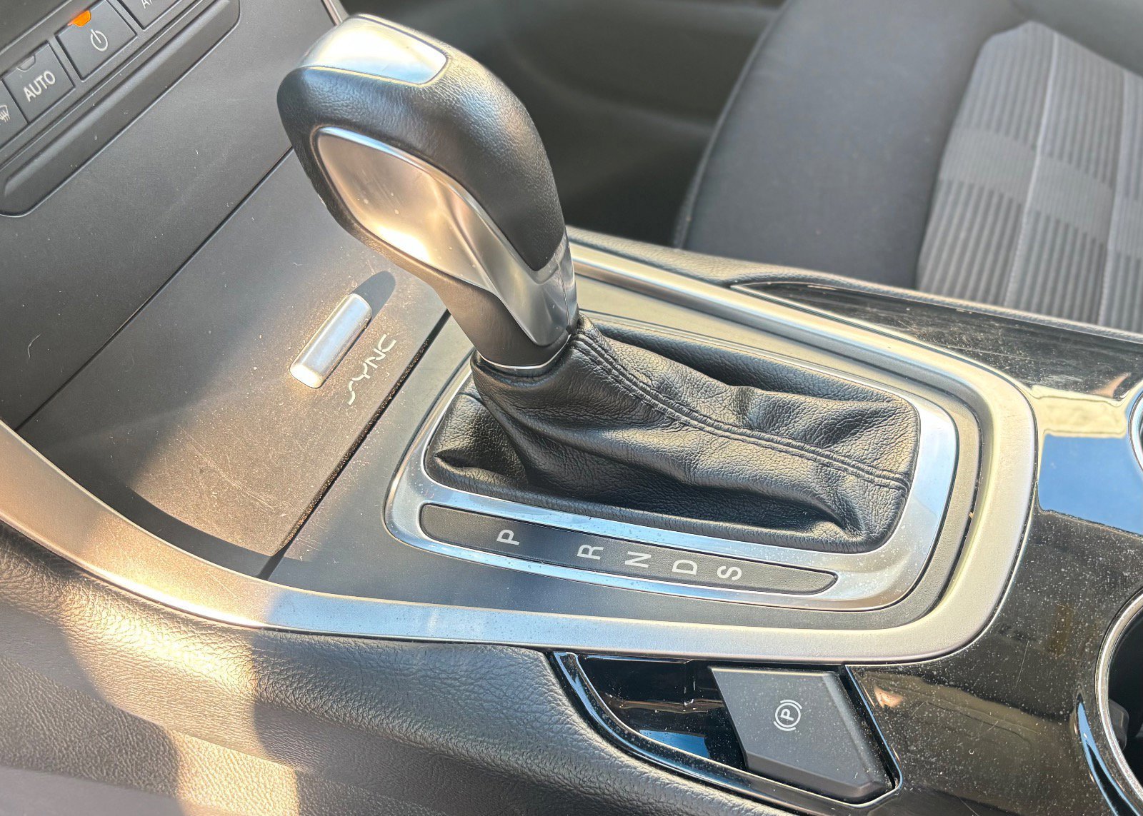 Certified 2017 Ford Edge SEL w/ Class II Trailer Tow Package image 40