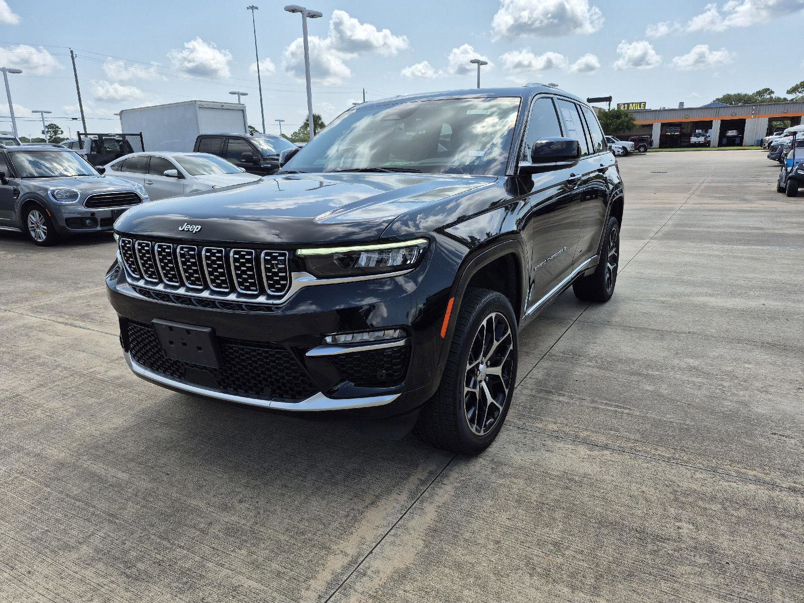 Used 2023 Jeep Grand Cherokee Summit image 1