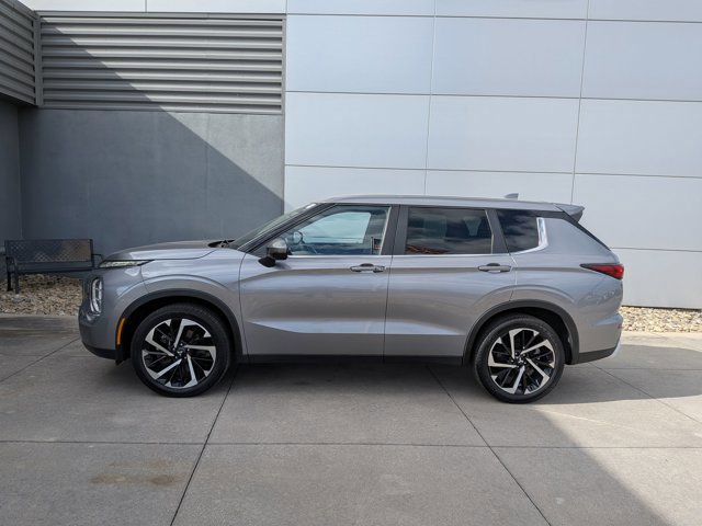 Used 2022 Mitsubishi Outlander SE image 7