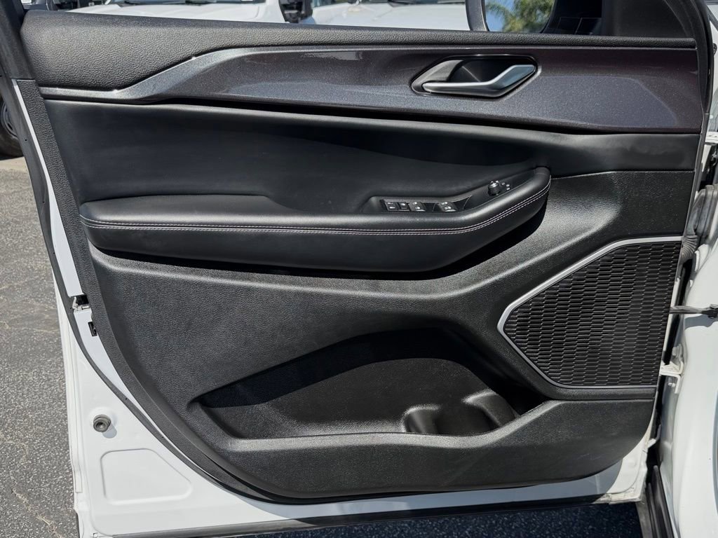 Used 2022 Jeep Grand Cherokee L Laredo w/ Luxury Tech Group I image 13