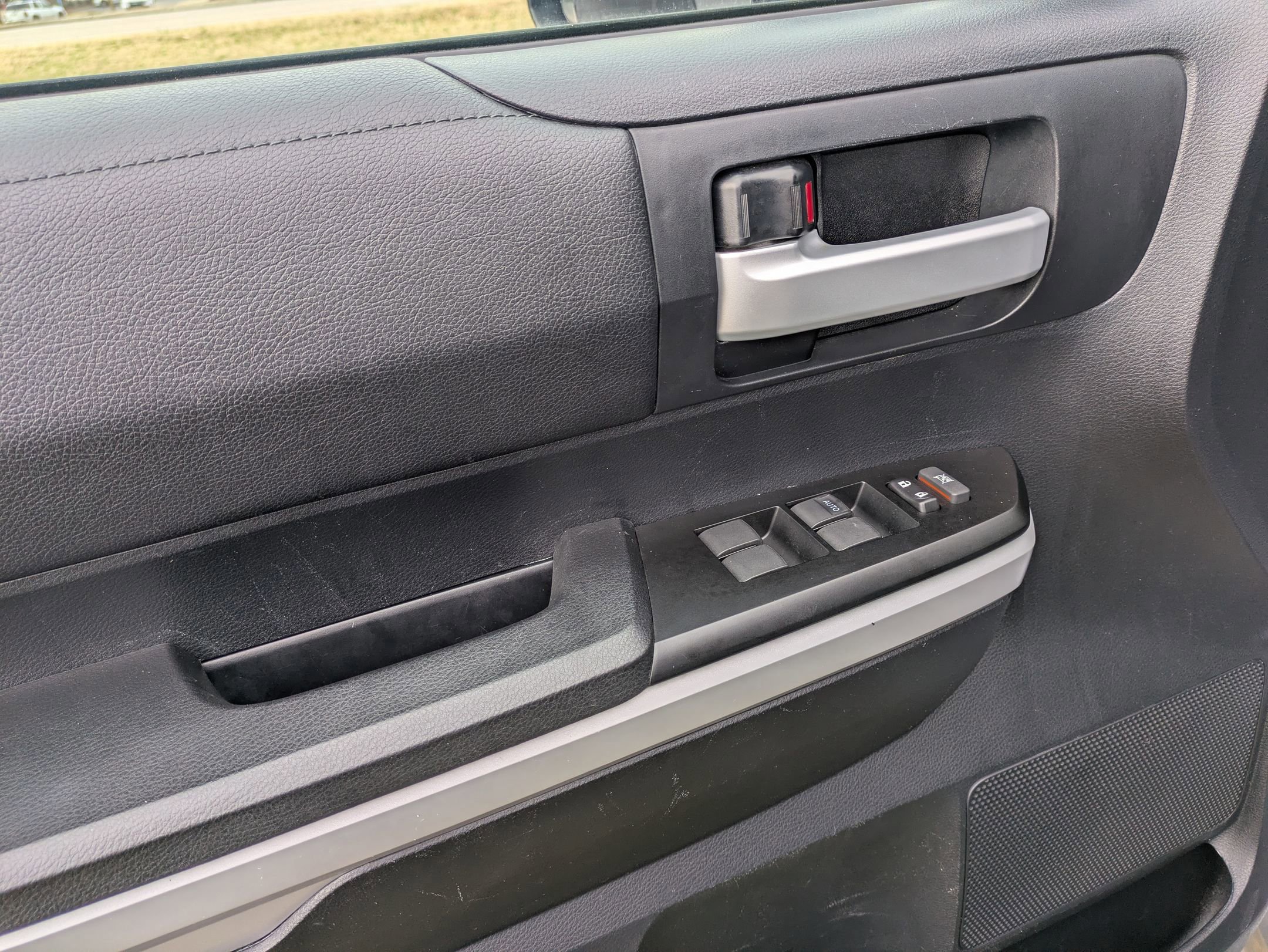 Used 2018 Toyota Tundra SR5 w/ SR5 Upgrade Package image 13