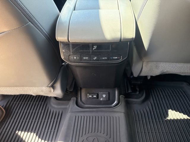 Used 2022 Toyota Highlander Limited AWD/4WD image 16