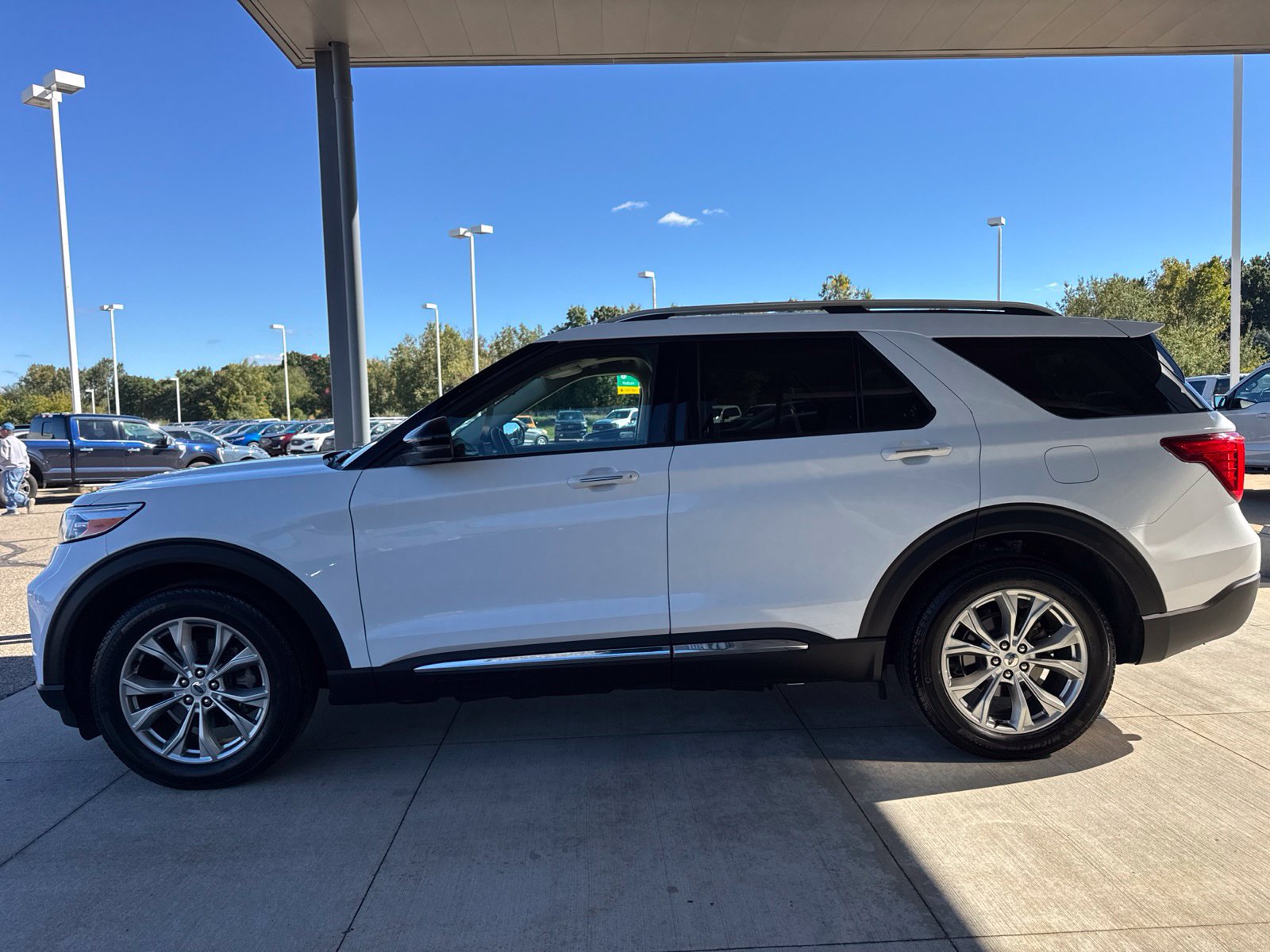Certified 2024 Ford Explorer Limited w/ Equipment Group 301A AWD/4WD image 4