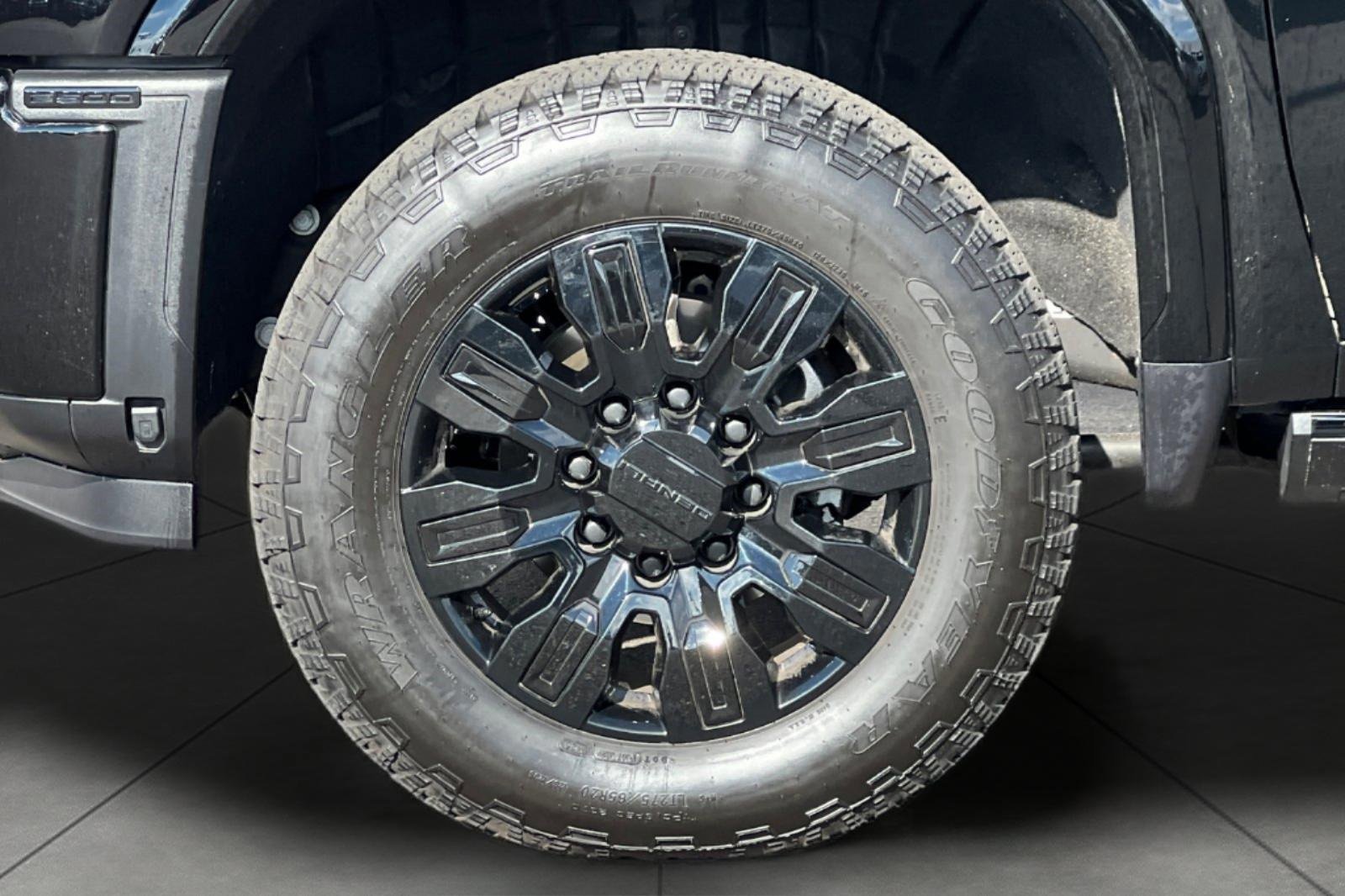 Used 2025 GMC Sierra 2500 Denali Ultimate image 32