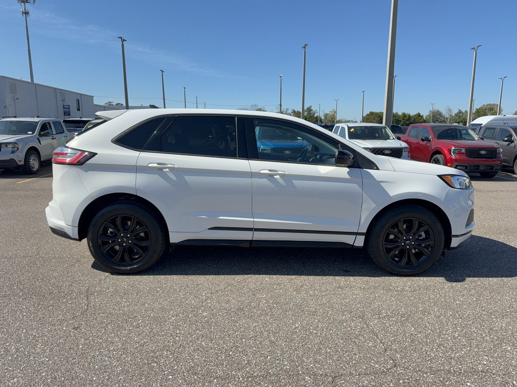 Certified 2022 Ford Edge SE w/ Black Appearance Package AWD/4WD image 5