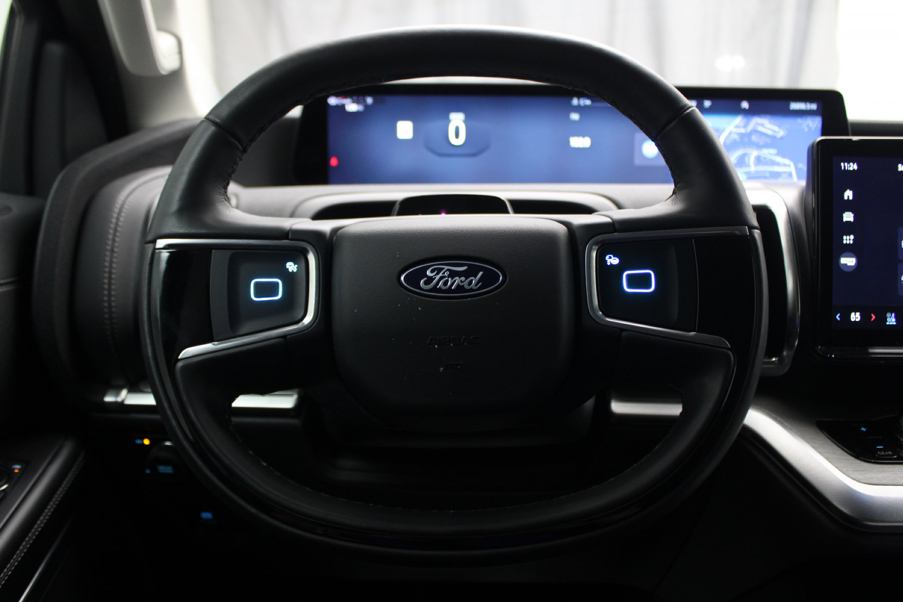 Certified 2025 Ford Expedition Platinum AWD/4WD image 8